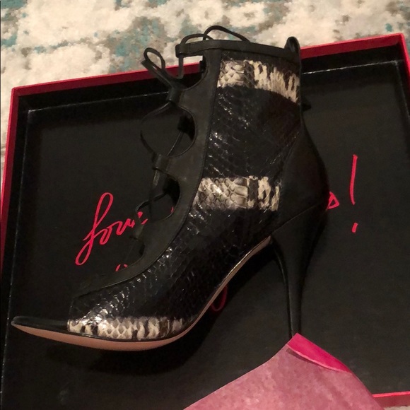 Isa Tapia lace up snake print heels booties - Picture 5 of 7